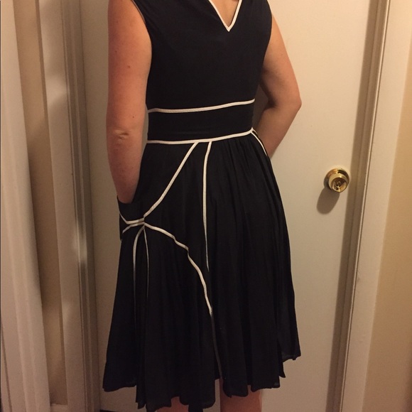 Calvin Klein dress with pockets! Beautiful line! - Picture 8 of 8