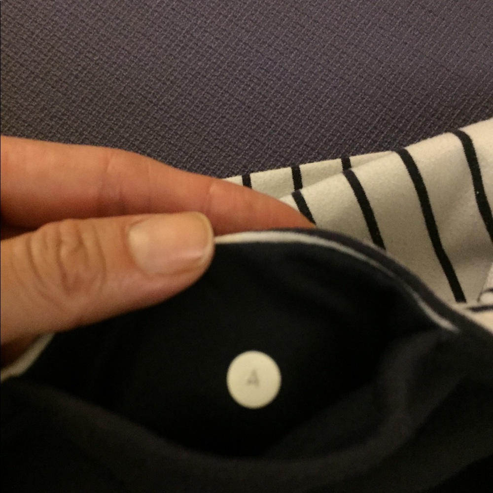 Lululemon Quiet Stripes Wunder Under Size 4 - Picture 5 of 7