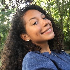 Meet your Posher, Dina