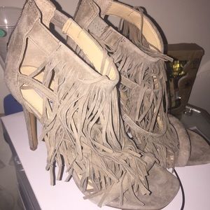 Brand new Steve Madden fringed nude sandal