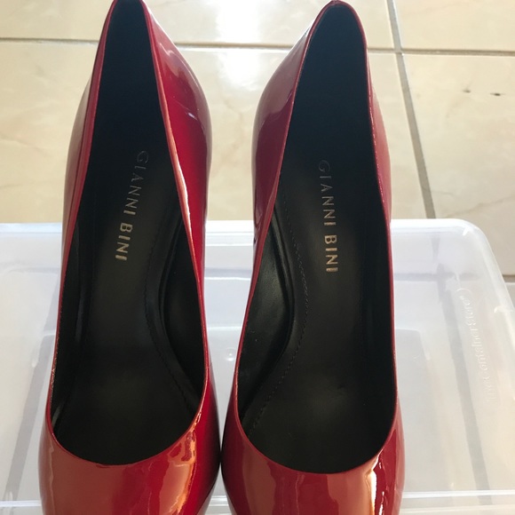 Red stiletto shoes - Picture 2 of 4