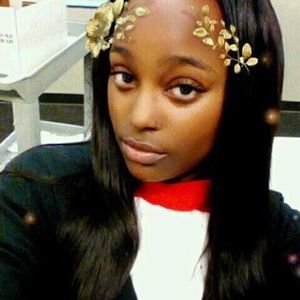 Meet your Posher, Nia