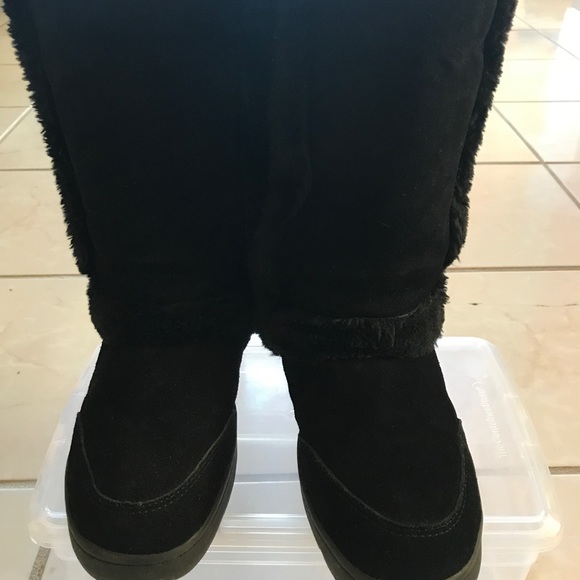 SOLD Fur winter boots. - Picture 2 of 3