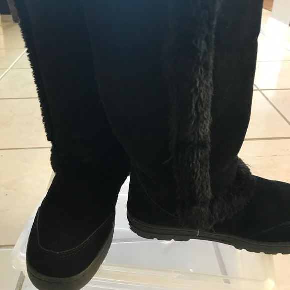 SOLD Fur winter boots. - Picture 3 of 3