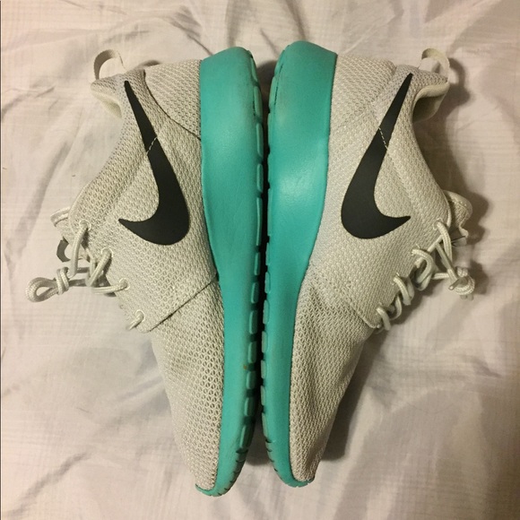 Nike Roshe Run - Picture 2 of 5