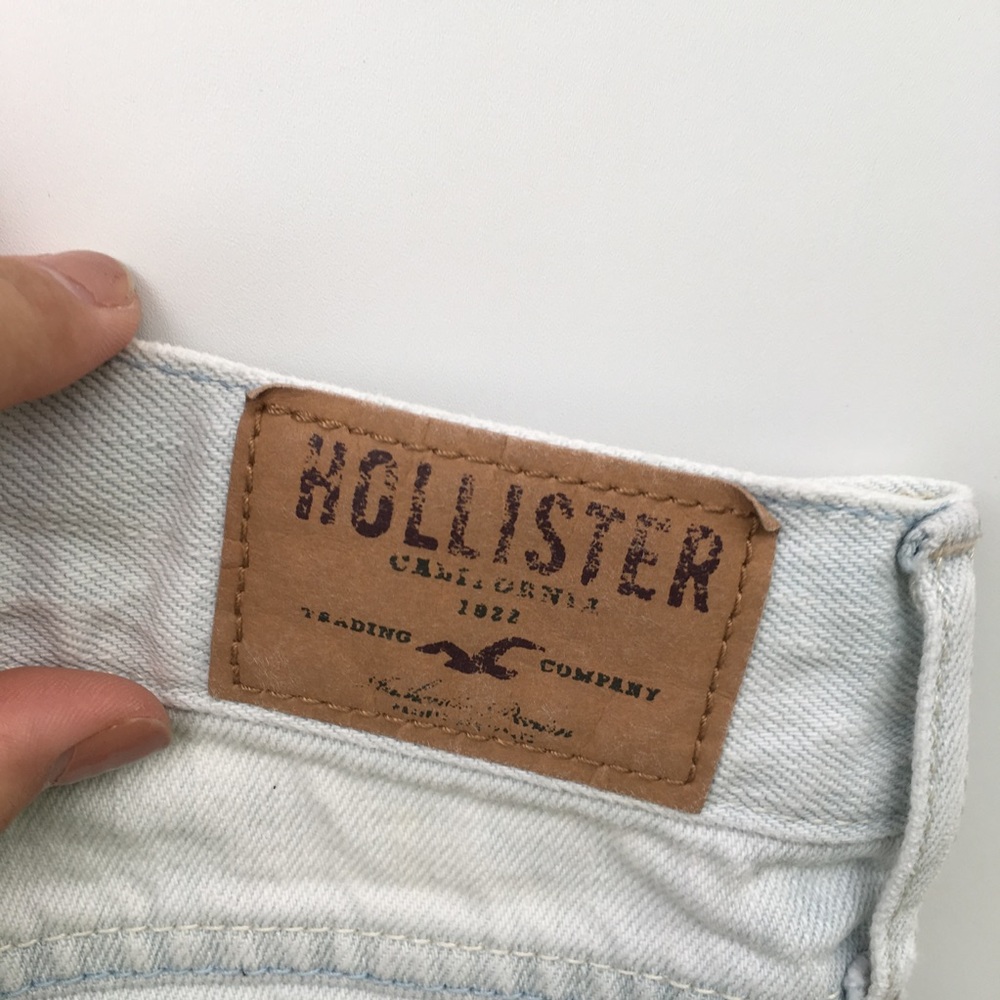 Hollister Light Wash Lace Front Denim Shorts - Picture 4 of 4