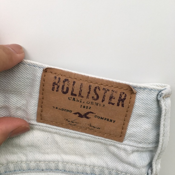 Hollister Light Wash Lace Front Denim Shorts - Picture 4 of 4