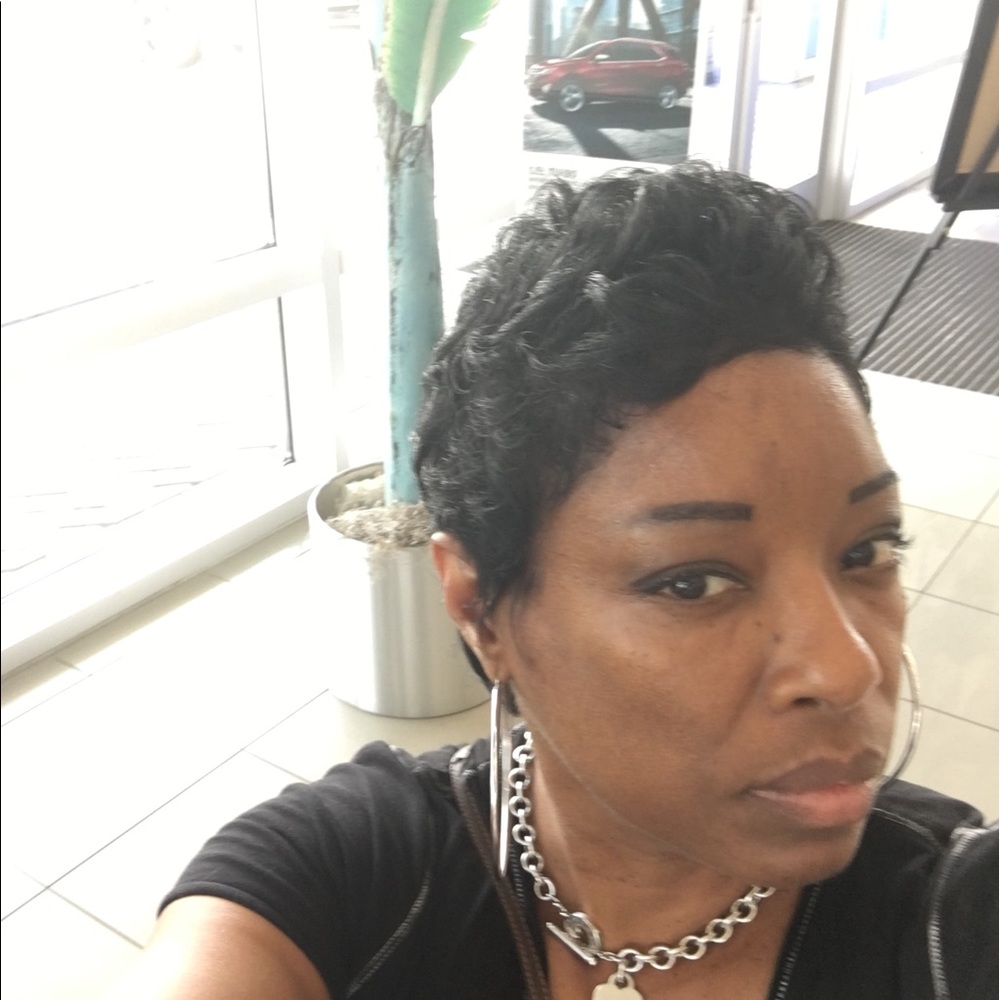 Meet your Posher, Ora