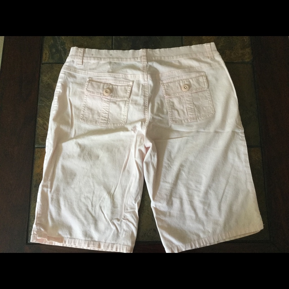 Shorts - Picture 3 of 3
