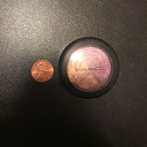 Mac eye shadow (great to bundle!)