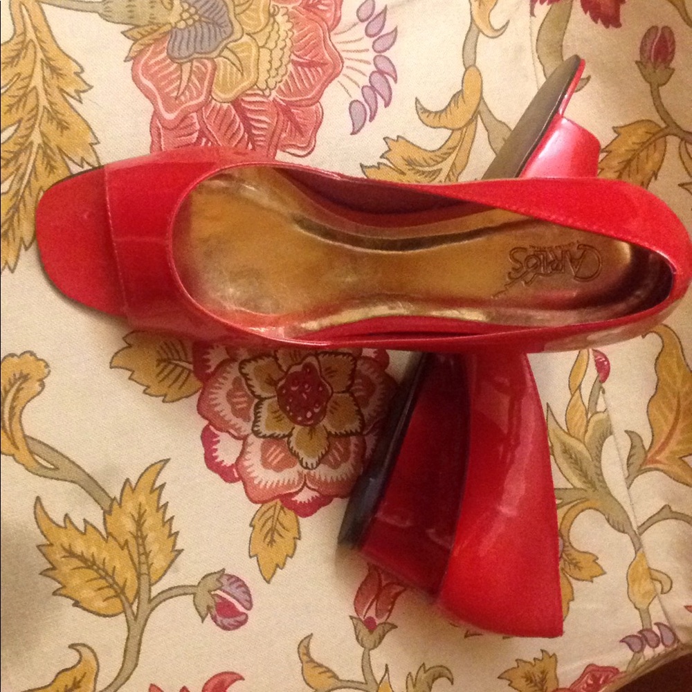Red patent leather open toe wedge