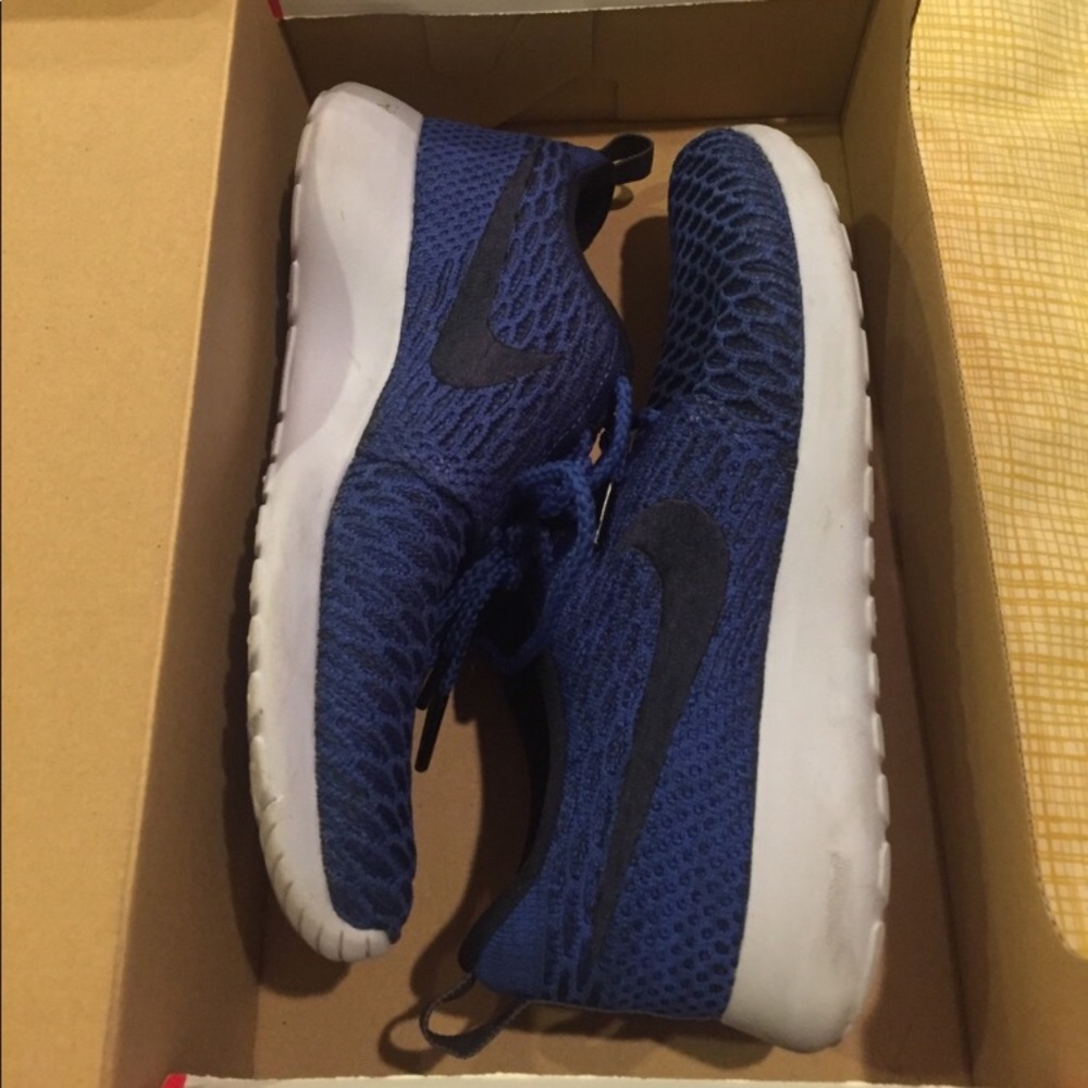 NIKE ROSCHE