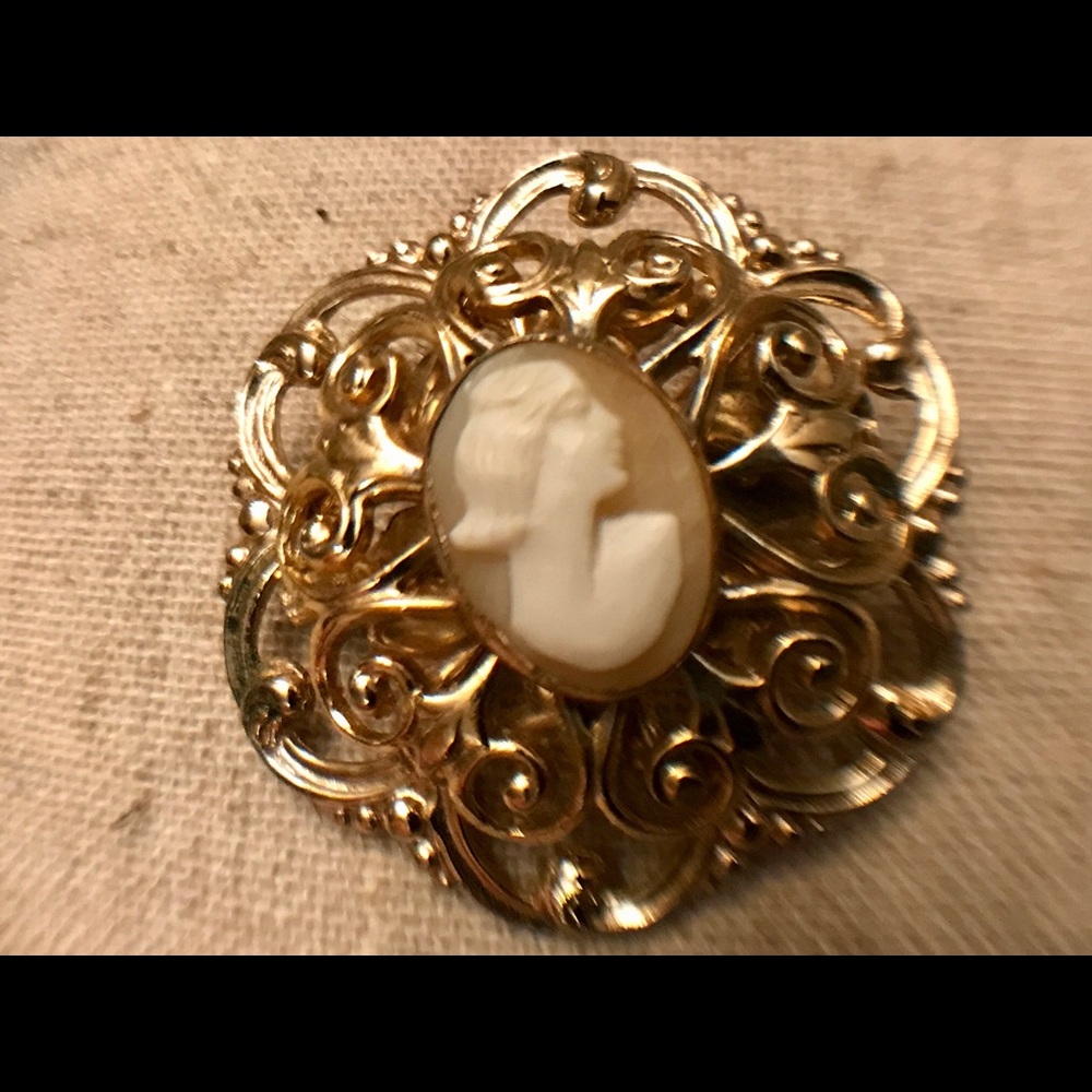 Vintage Coro Cameo Brooch.