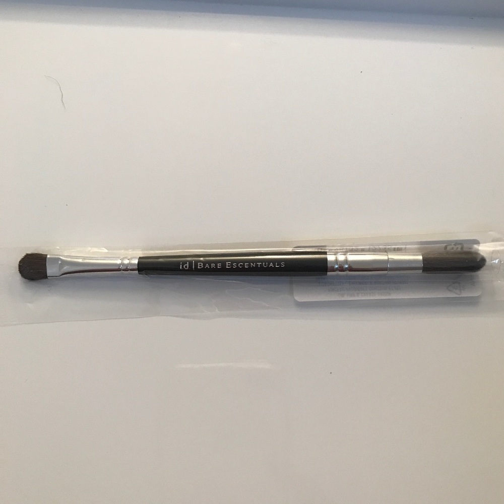 bareMinerals Lid Line & Crease Brush