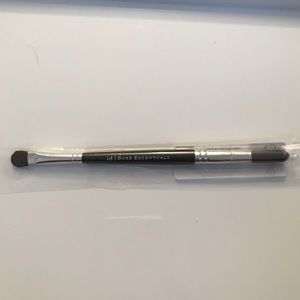 bareMinerals Lid Line & Crease Brush
