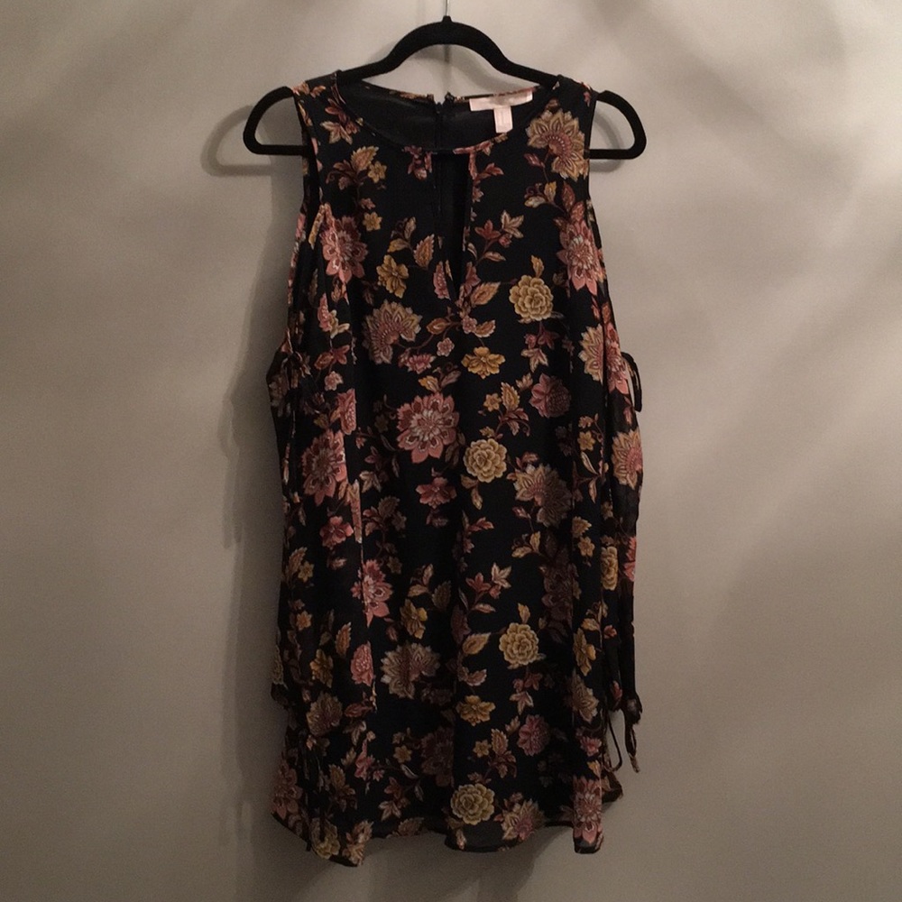 NWOT Forever 21 Contemporary Floral Shift Dress