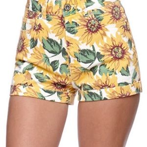 High-waisted sunflower patterned denim shorts