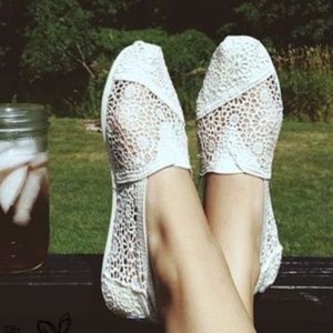 TOMS Crochet Classic Slip-On Shoe - Natural 5.5
