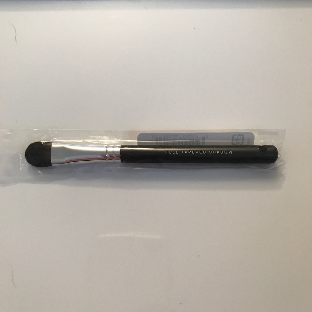 bareMinerals Full Tapered Shadow Brush.