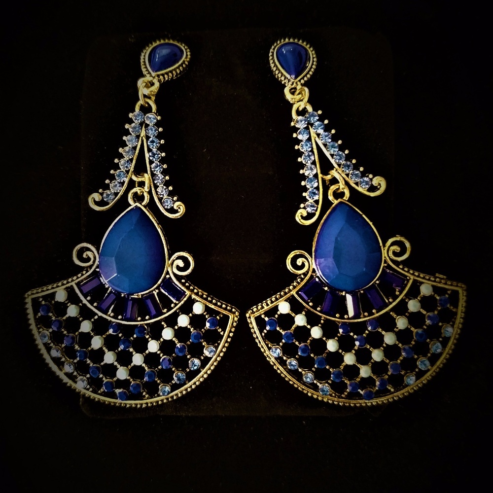 Stunningly Gorgeous 🆕 Austrian Crystal Earrings
