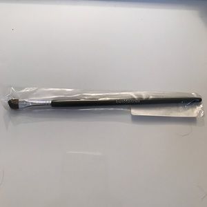 bareMinerals Long Handled Tapered Shadow Brush.