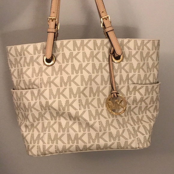 Beige Michale Kors tote - Picture 1 of 2