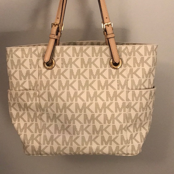 Beige Michale Kors tote - Picture 2 of 2