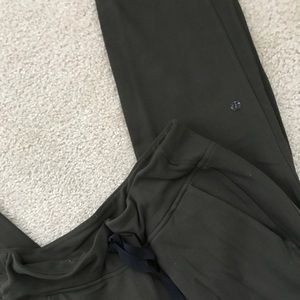 Lululemon Joggers olive green