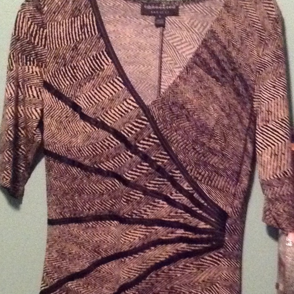 Sale -- ❤️Size 6 woman's dress. Extremely sliming