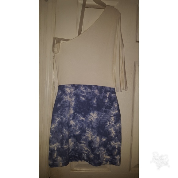 butterfly one sleeve dress - Picture 2 of 2