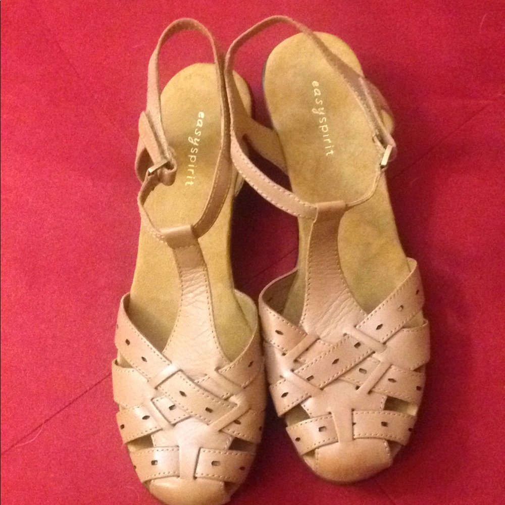 Easy Spirit tan leather t strap sandals