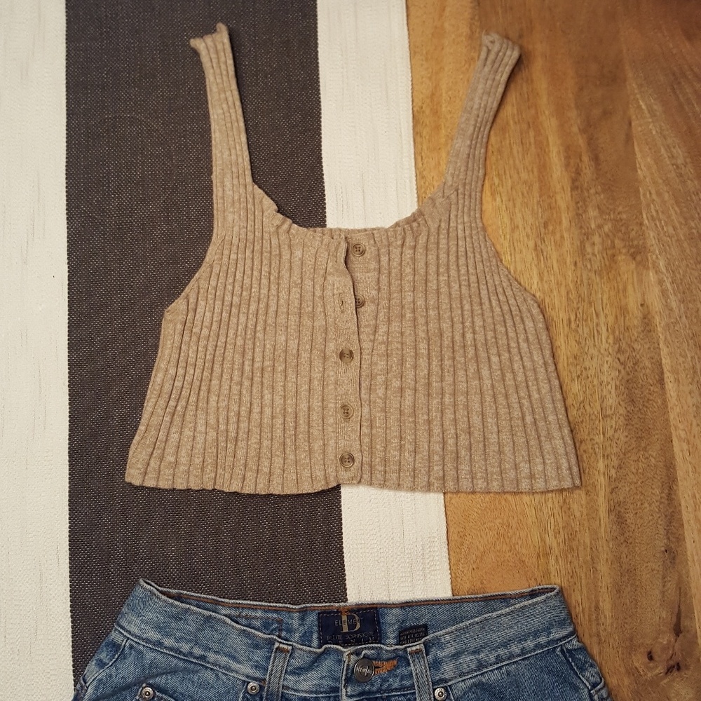 silence + noise crop top ☀️