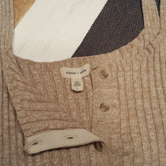 silence + noise crop top ☀️ - Picture 3 of 6