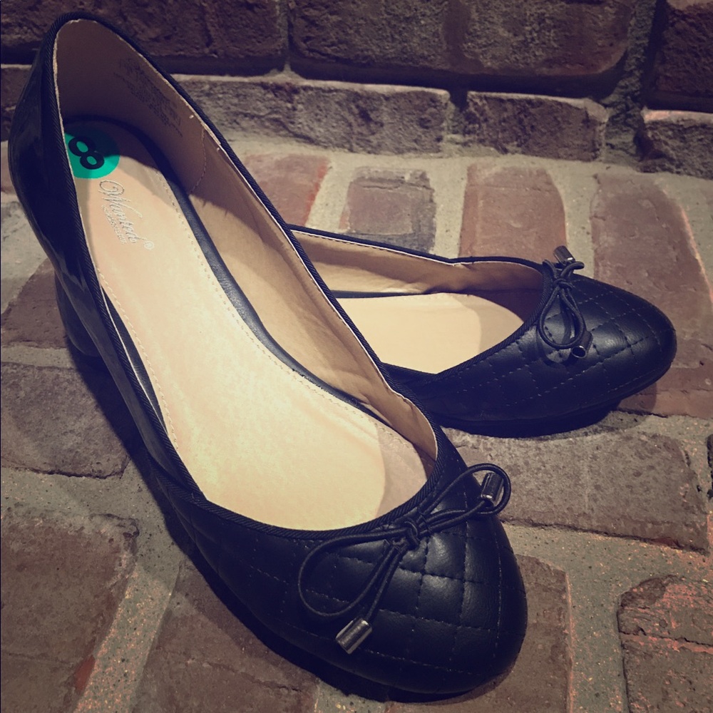 Wanted black flats