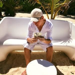 Meet your Posher, Blake