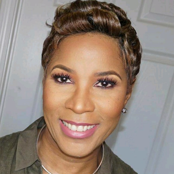 Meet your Posher, Lisa - Picture 1 of 1