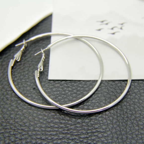 Gold/Silver round hook earrings - Picture 2 of 2