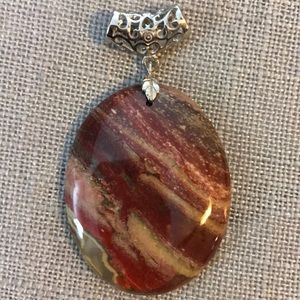 Beautiful stone pendant with unique barrel bale