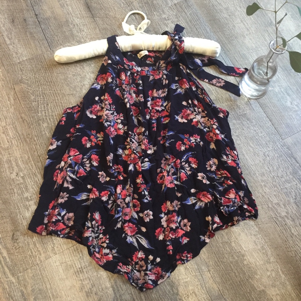 $5 SALE ✨Hollister Flowy Tank✨