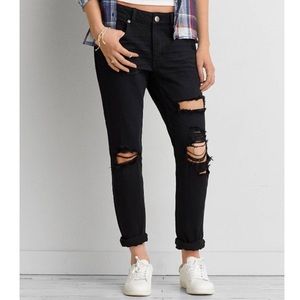 AEO Tomgirl Jean in Black Destroy