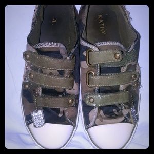Kathy Van Zeeland camo and bling tennis shoes