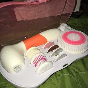 Facial spin brush