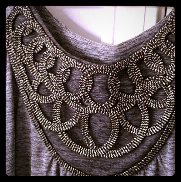 ❌🔥SOLD🔥❌XL GREY SHOULDER-LESS TOP - Picture 2 of 3