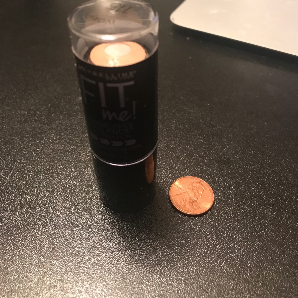Maybelline fit me foundation (bundle to save!)