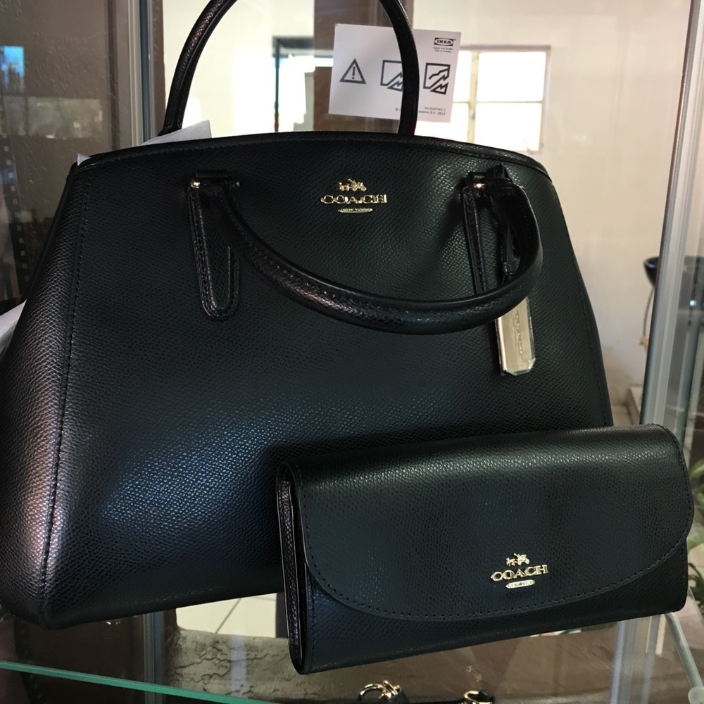 Authentic coach purse and wallet