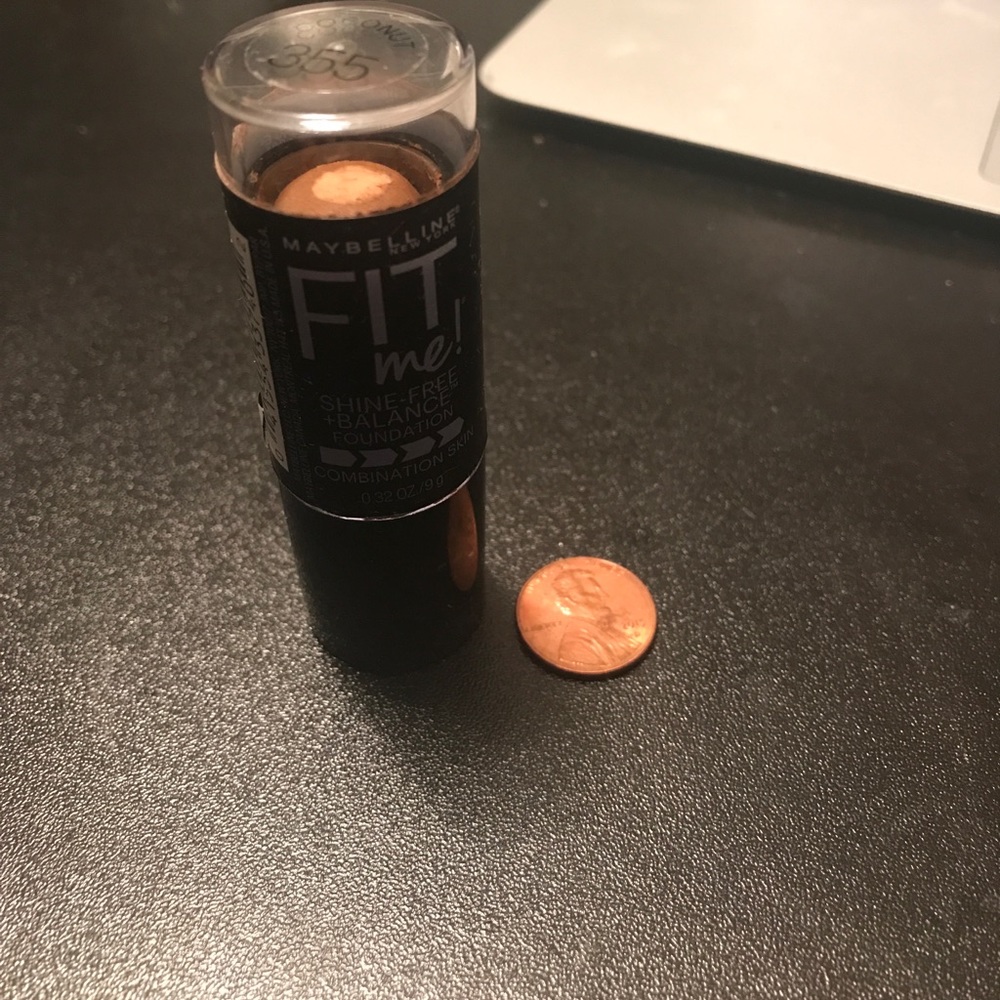 Maybelline fit me foundation (bundle to save!)