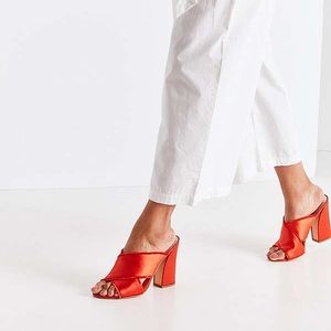 ✨PM EDITOR PICK✨Dolce Vita Satin Mules