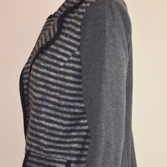 HEM & THREAD Hues of Gray Striped & Solid Knit Blazer Size Medium NWOT - Picture 4 of 5