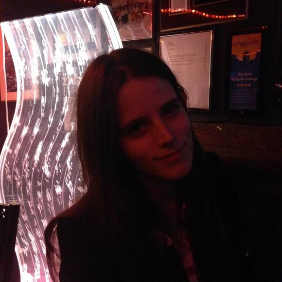 Meet your Posher, Amy - Picture 1 of 1