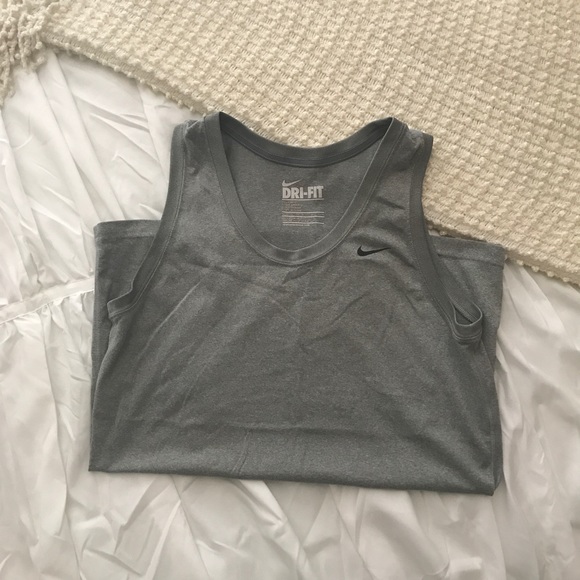 Nike Tops - Nike dri fit workout tee💪🏻